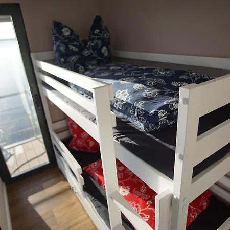 Modernes Festliegendes Hausboot Mit Grosszuegiger Dachterrasse Und Ruderboot Hotel Robel Exterior photo